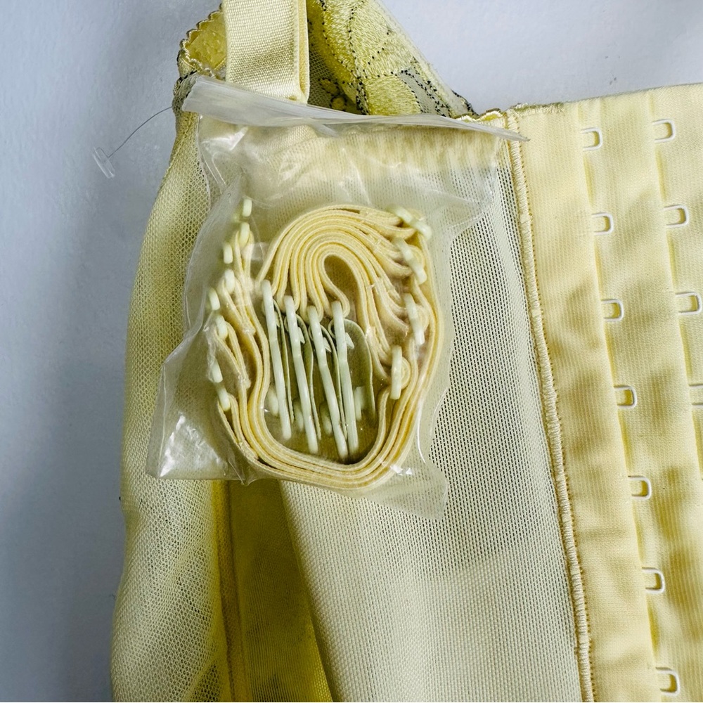 Scarlett Yellow and Black Floral Lace Bustier Bra Size 38E - Picture 10 of 12